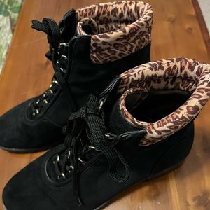 Short black boots with leopard print collar. By crown and Ivy. Size 9